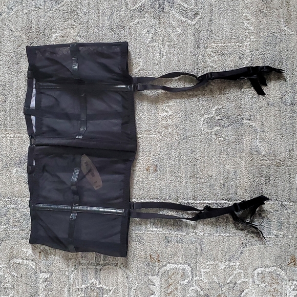 NWT Victoria Secret Lingerie sz M - Picture 2 of 2